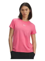 Remera negra de Under Armour, corte clásico, mangas cortas y logo estampado en el pecho.