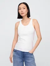 Musculosa de punto acanalado color azul marino, con cuello redondo y sisas anchas.