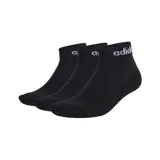 Pack de tres pares de medias Adidas Linear negras, de corte tobillero, con logo Adidas en blanco.