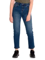 Pantalón de jean celeste claro con rotura en la rodilla, corte recto y diseño de cinco bolsillos.