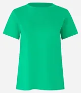 Blusa básica de algodón color tostado, de manga corta con dobladillo y nudo frontal.