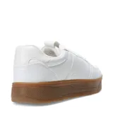 Championes con estampado animal print de leopardo en tonos marrones, con detalles en negro y suela marrón.