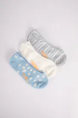 Pack de tres pares de medias tipo soquete con diferentes estampados, incluyendo rayas y flores.