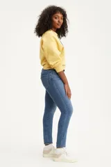 Jeans de tiro alto color azul medio, corte skinny.