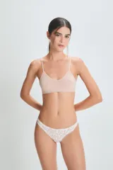 Vedetina blanca con estampado animal print en tonos beige.