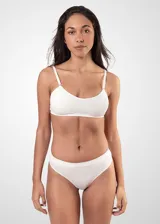 Bombacha vedetina de microfibra color negro, sin costuras y con fundillo de algodón.