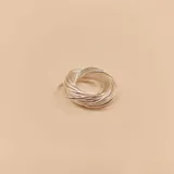 Anillo de plata 925 compuesto por 14 alianzas entrelazadas con movimiento.