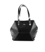 Bolso grande negro con paneles de gamuza natural suave al centro y 100 % cuero en los laterales. Presenta dos asas de mano con detalles estampados.