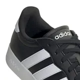 Championes Adidas Urban Barreda T de hombre, color negro con las tres tiras blancas. Capellada de cuero sintético y gamuza, interior textil, plantilla acolchada y suela de goma.