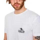 Remera de hombre color blanco, con diseño gráfico en el pecho y confeccionada en jersey fino de algodón.