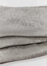 Kit de tres pares de medias blancas de algodón de corte medio.