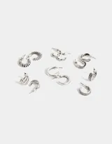 Set de seis pares de aros argolla en distintos modelos con baño de plata y acabado envejecido.