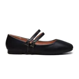 Zapato casual tipo ballerina color negro, con punta redondeada y doble tira sobre el empeine con hebillas metálicas.