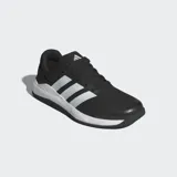 Championes Adidas Dropset Base negros con las tres tiras blancas.