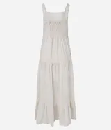 Vestido midi blanco de batista con breteles anchos, escote cuadrado, lastex en la espalda, bordado floral y volado en la pollera.