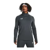 Buzo deportivo Under Armour Challenger de hombre, color naranja con paneles laterales en gris oscuro, cuello alto con cierre de cremallera corto, mangas largas con orificios para los pulgares y logo de la marca estampado en el pecho.