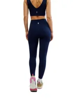 Calza deportiva larga de tiro alto color negro, confeccionada en tejido transpirable y elástico.