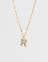 Cadena corta dorada con dije de la letra A cubierto de strass.