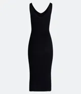 Vestido midi rojo ajustado, de punto texturizado, con escote en V y breteles medianos.