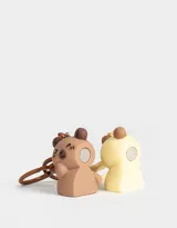 Llavero con forma de oso, disponible en color marrón y amarillo.
