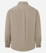 Camisa verde militar de manga larga en sarga de algodón, con cuello clásico, cierre frontal abotonado y dos bolsillos con solapa abotonada en el pecho.