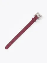 Pulsera de cuero vacuno color verde oliva, con diseño regulable y hebilla metálica plateada en forma de dragón de estilo barroco.