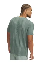 Remera deportiva Under Armour Vanish Seamless NVLT color verde con diseño texturizado y logo en el pecho.