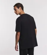 Remera relaxed de algodón con efecto grueso, color azul marino, cuello redondo y manga corta.