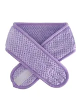 Vincha de toalla color lila con cierre de velcro.