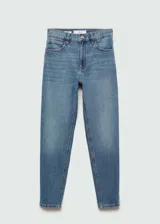 Pantalón de jean celeste de tiro alto, corte mom fit y largo al tobillo.