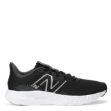 Championes New Balance 411 V3 para hombre, color negro con detalles en blanco y logo de la marca en el lateral. Confeccionados en malla transpirable y suela de goma.