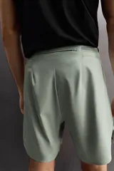 Shorts deportivos color verde claro confeccionados en tejido técnico ligero y elástico. Cuentan con cintura elástica ajustable con cordón interior, bolsillos frontales, bolsillo trasero de seguridad con cierre de cremallera, bajo con acabado termofijado y aberturas laterales. Detalle de logo estampado en la pierna. Largo interior de pierna: 17 cm. Tejido Quick Dry nivel 2. Zara Athleticz.