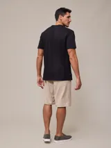 Bermuda de algodón y lino color beige, corte chino.