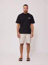 Remera color ladrillo de corte holgado, con estampa en la espalda con el logo de la marca y texto alusivo al surf.