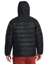 Campera puffer color beige con capucha, cierre frontal y logo de Under Armour en el pecho.