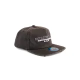 Gorro snapback gris oscuro con logo de la marca bordado en blanco en el frente.