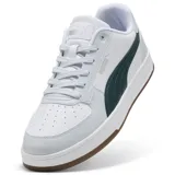 Championes Puma Caven 2.0 blancos con detalles en verde oscuro y suela color caramelo.