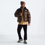 Campera puffer The North Face modelo 1996 Retro Nuptse 700, color marrón con canesú negro.