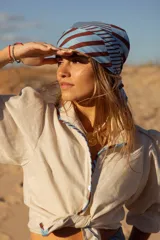 Camisa color arena de lino 100% natural, con mangas globo y vivos con estampa rayada.