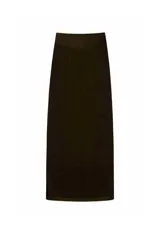 Falda tubo negra con corte en el centro delantero.