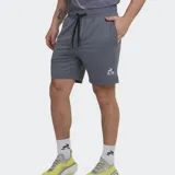 Short deportivo Le Coq Sportif color gris oscuro, con cintura elástica y cordón ajustable negro. Presenta el logo del gallo en blanco en la parte inferior izquierda.