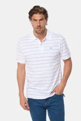 Remera polo celeste con rayado multicolor y logo bordado en el pecho.