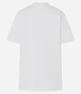 Remera blanca de algodón con estampa de una mujer con sombrero y traje de baño a rayas.