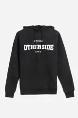 Buzo hoodie negro con capucha y cordones ajustables. Estampado frontal con la palabra "OTHERSIDE" en letras mayúsculas blancas y la frase "SINCE 2011" en la parte superior.
