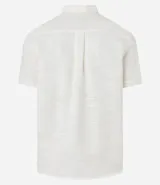 Camisa de manga corta blanca con textura de rayas, cuello inglés y abotonadura frontal.