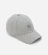 Gorra negra de sarga con ala curva y bordado frontal con las iniciales NY.