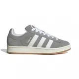 Championes Adidas Campus 00s grises de gamuza con las tres tiras blancas y suela color caramelo.