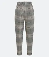 Pantalón zanahoria de sastrería con estampado de cuadros, bolsillos laterales, botón en la cintura y cierre por botón y cremallera.