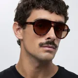 Lentes de sol de aviador unisex, marca Kena, modelo Tigris Brown. Montura de carey con doble puente y lentes marrones polarizadas con protección UV400.