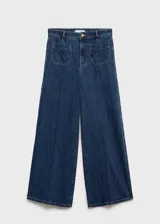 Pantalón de jean azul oscuro, de corte wideleg, tiro alto y bolsillos de parche frontales.